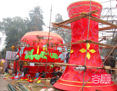 2008年自貢彩燈公園制燈現(xiàn)場(chǎng)